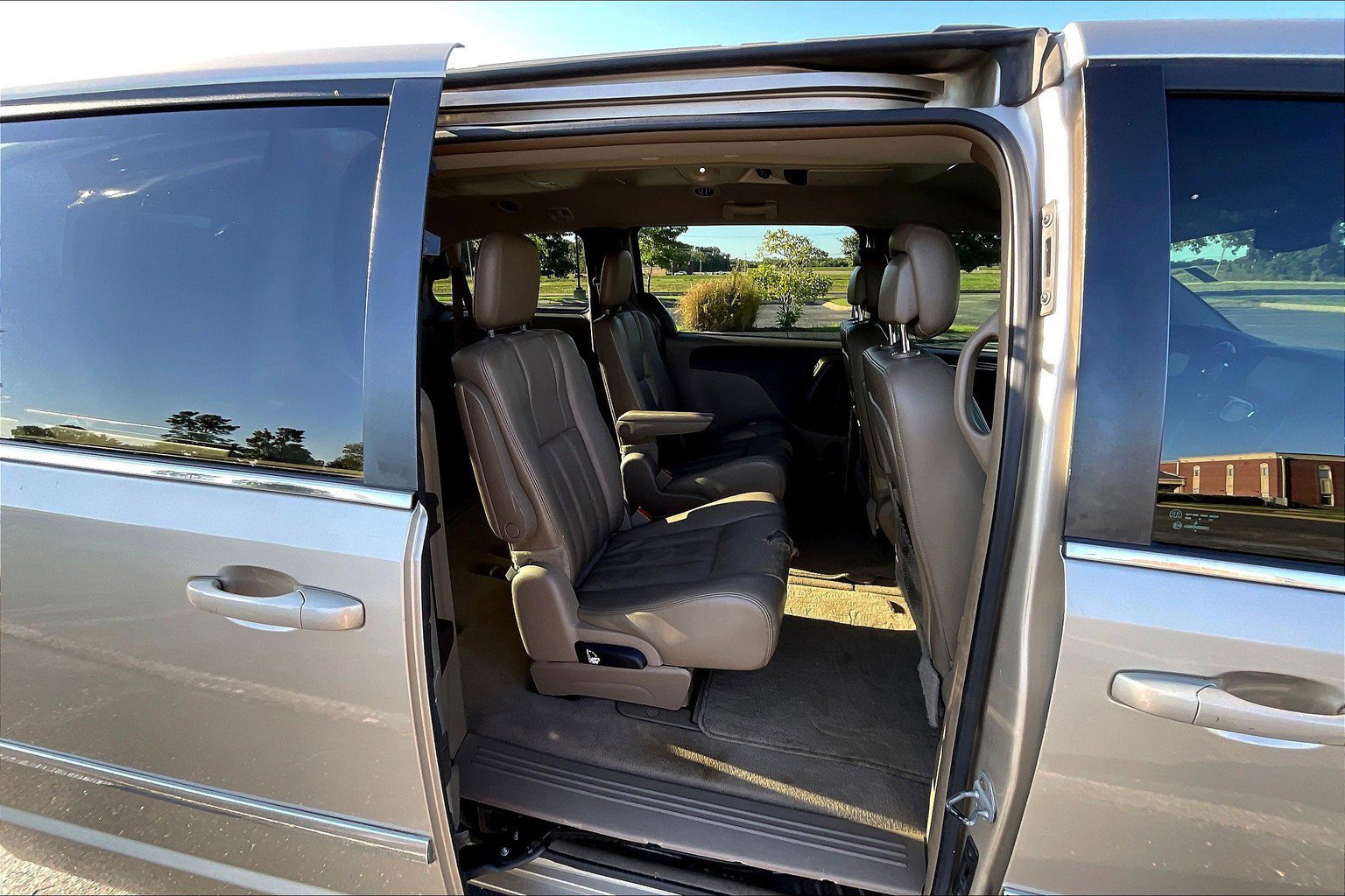 Used 2012 Chrysler Town & Country Touring w/ Entertainment Group #1 image 19