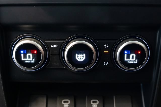 Used 2025 Land Rover Defender 110 V8 AWD/4WD image 9