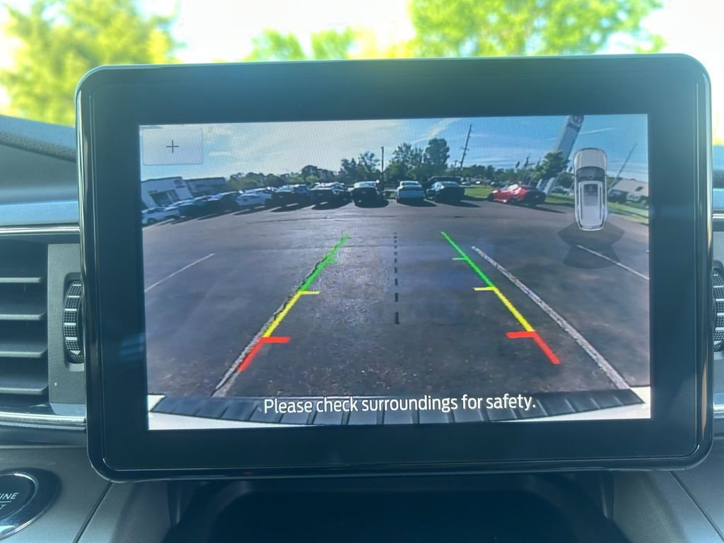 Used 2022 Ford Explorer XLT w/ Equipment Group 202A AWD/4WD image 19