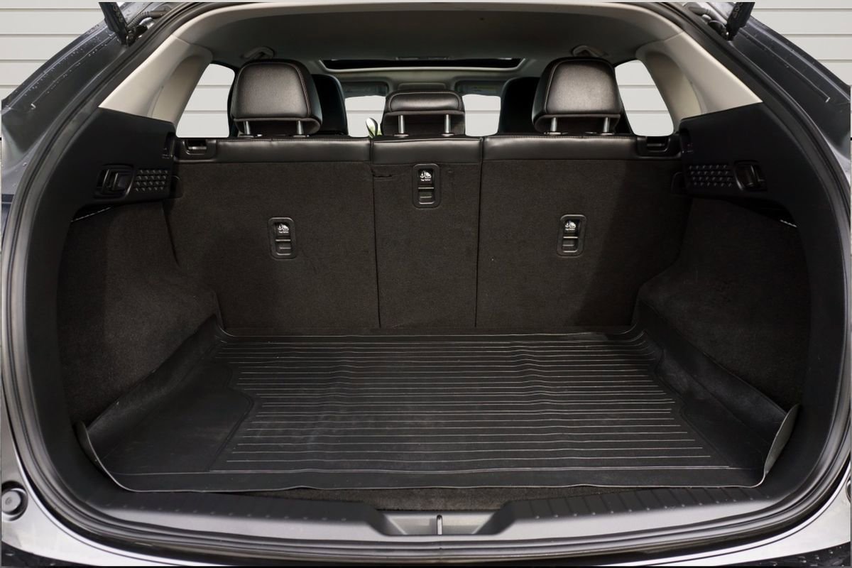 Used 2022 MAZDA CX-5 AWD 2.5 S w/ Premium Package image 12