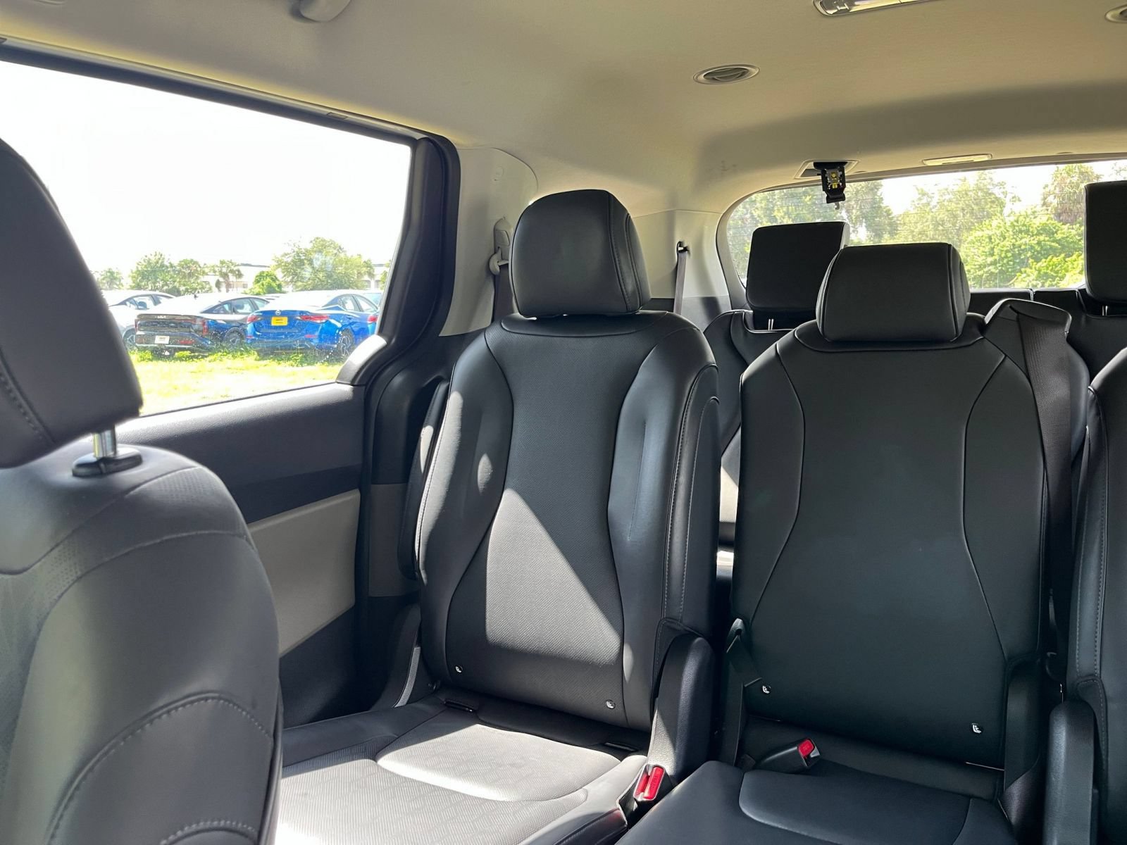 Used 2026 Kia Carnival FWD image 40