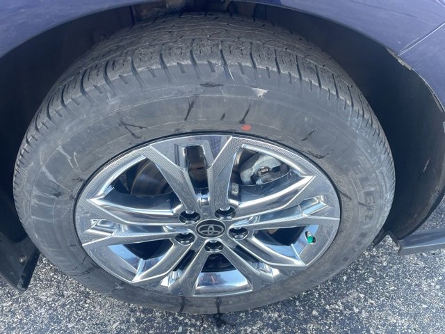 Used 2022 Toyota Sienna XSE image 19