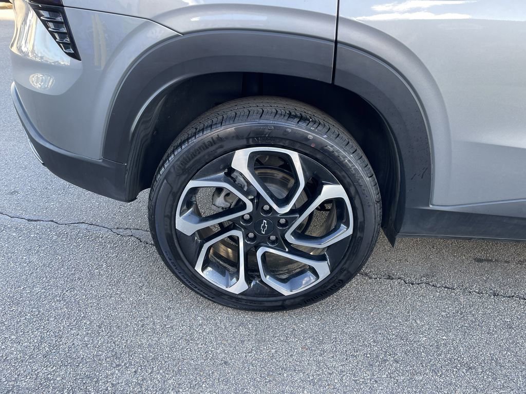 Used 2025 Chevrolet Trax RS w/ Sunroof Package image 12