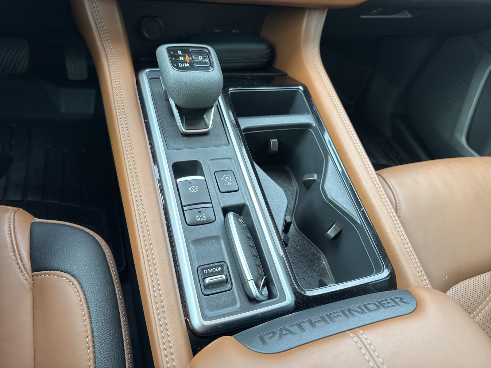 Used 2024 Nissan Pathfinder Platinum w/ Cargo Package image 13