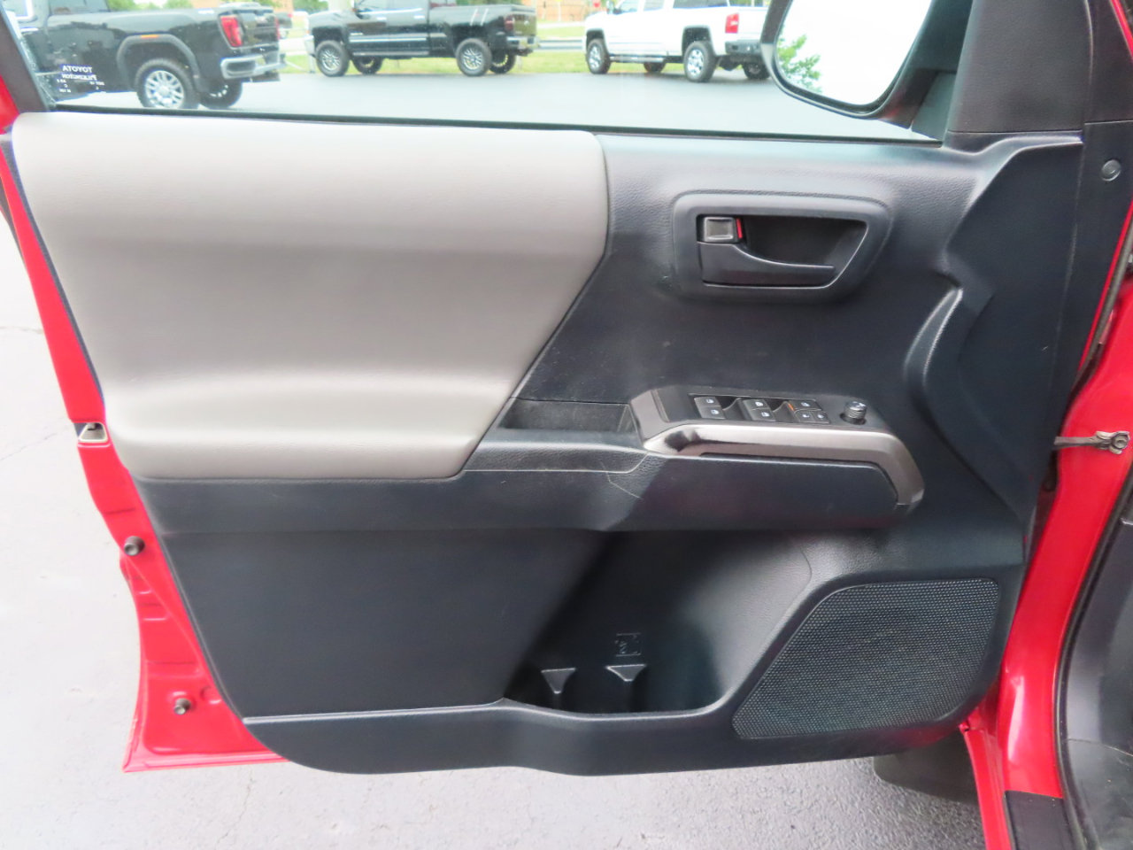 Used 2019 Toyota Tacoma SR5 image 24