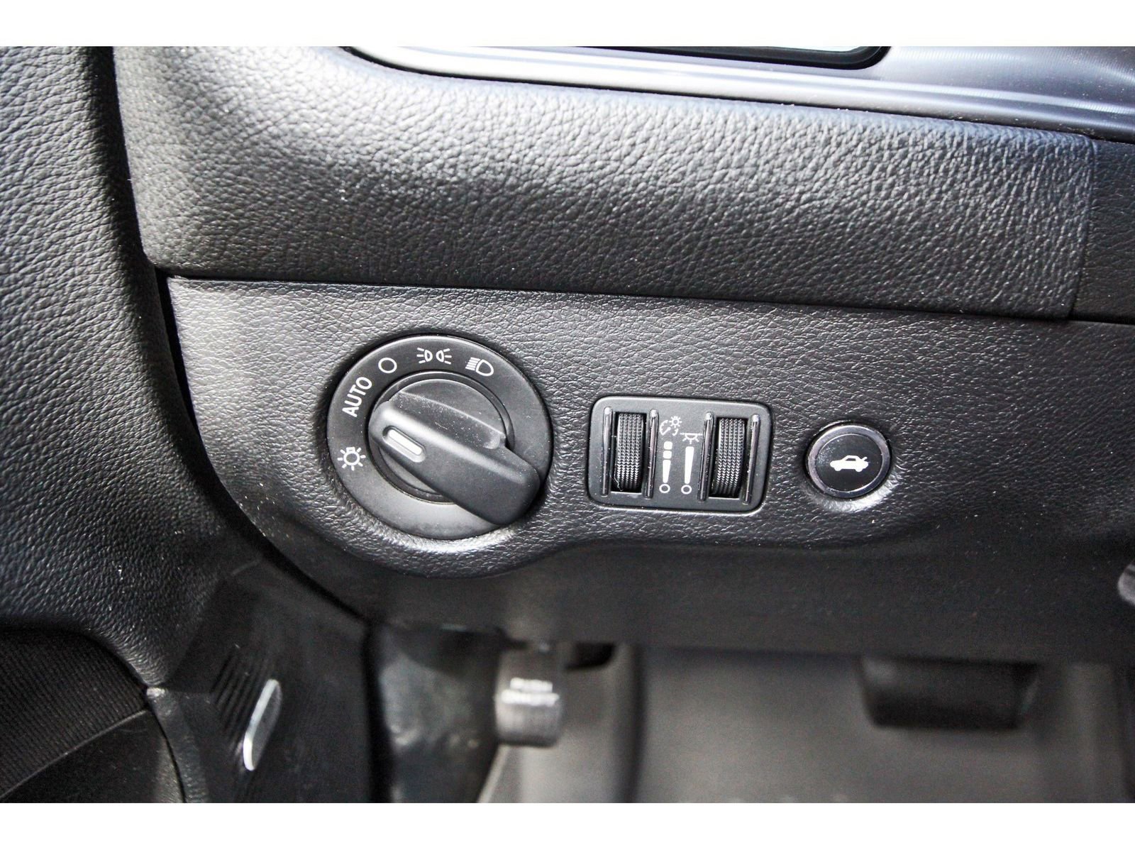 Used 2023 Dodge Challenger SXT image 22