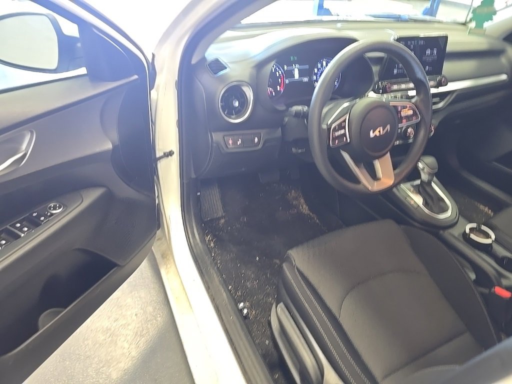 Used 2023 Kia Forte LXS w/ LXS Technology Package image 6