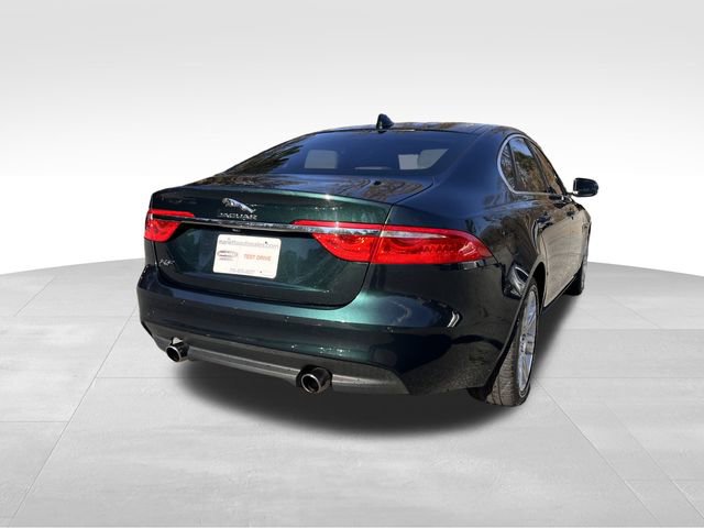 Used 2017 Jaguar XF Premium image 5