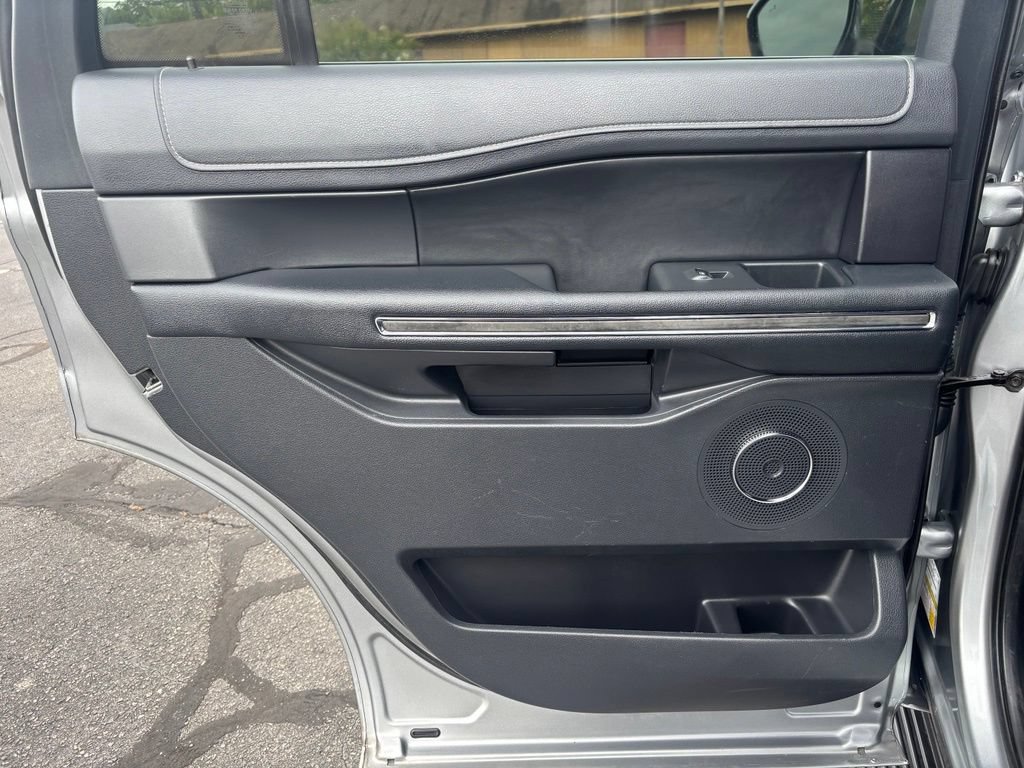 Used 2024 Ford Expedition XLT AWD/4WD image 18