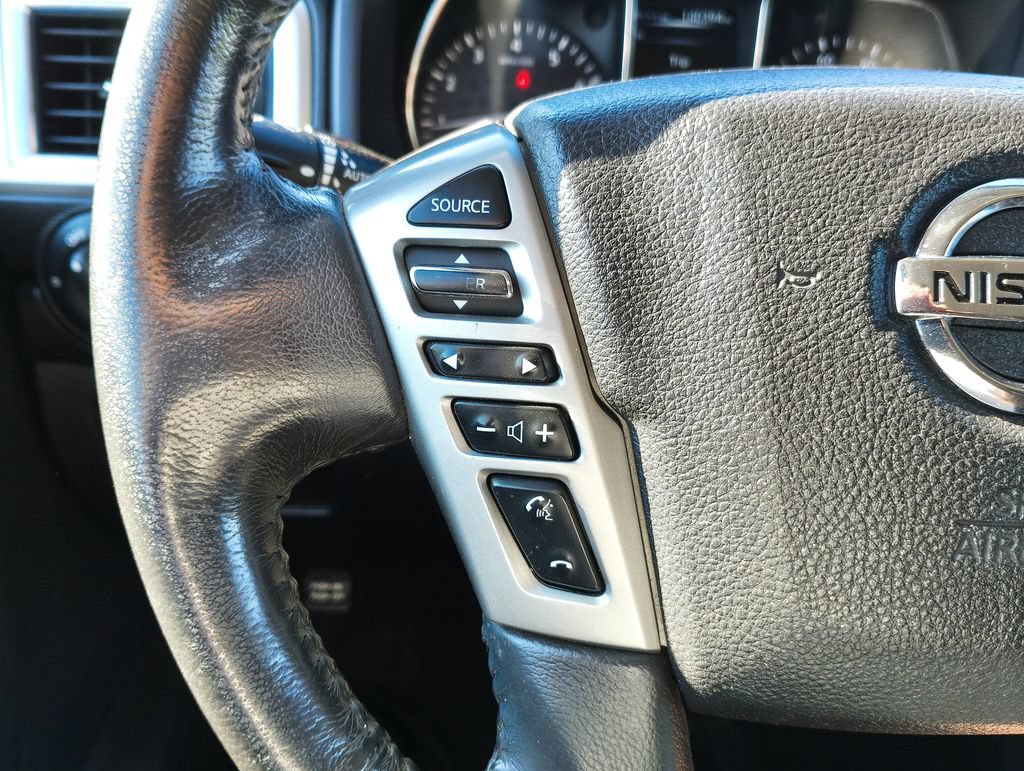 Used 2017 Nissan Titan SV AWD/4WD image 28