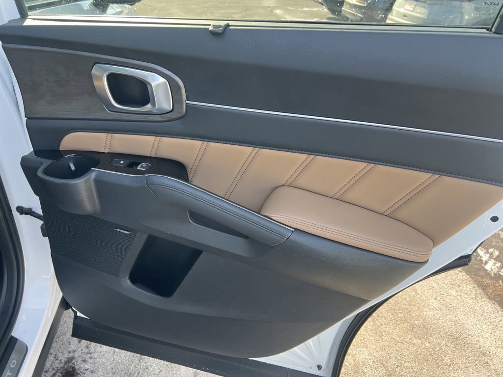 Certified 2025 Kia Sorento SX Prestige w/ Olive Brown Leather Package image 17