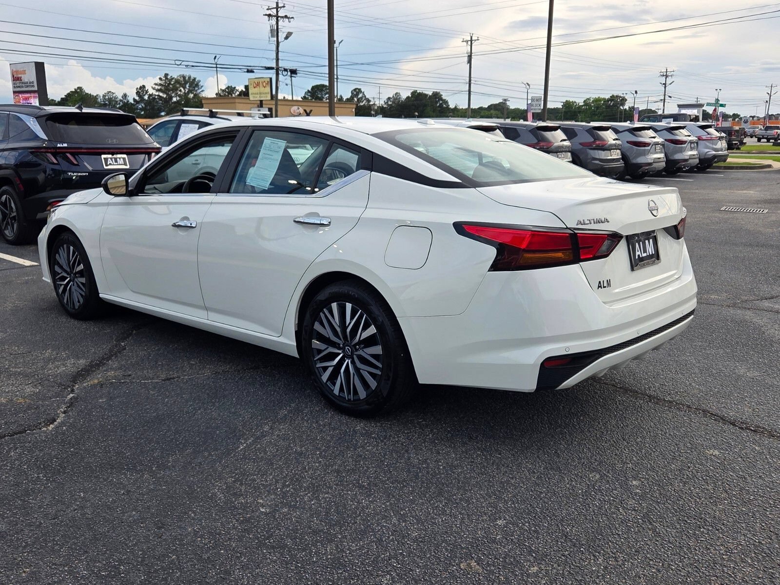 Used 2025 Nissan Altima 2.5 SV FWD image 9