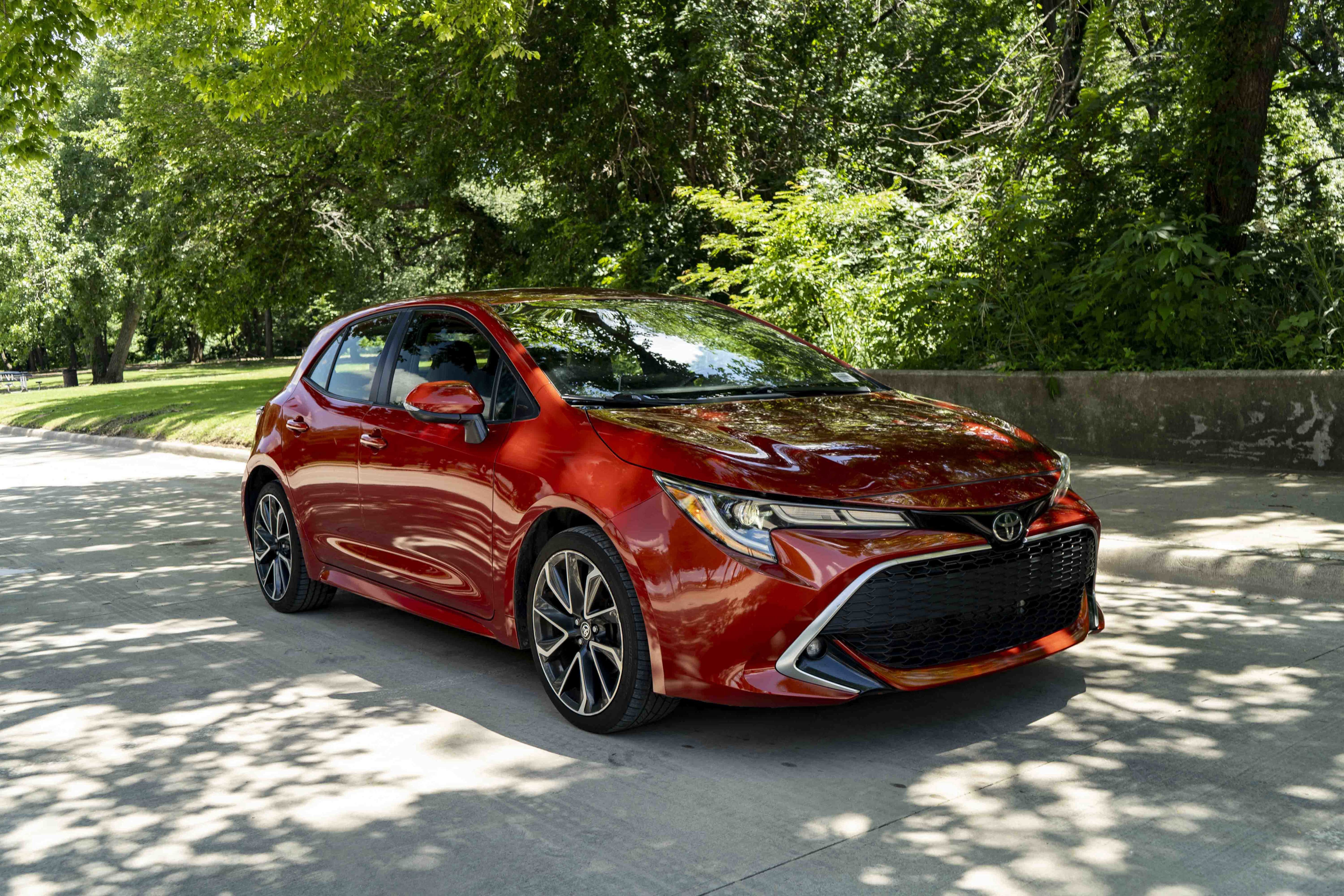 Used 2020 Toyota Corolla XSE FWD image 2