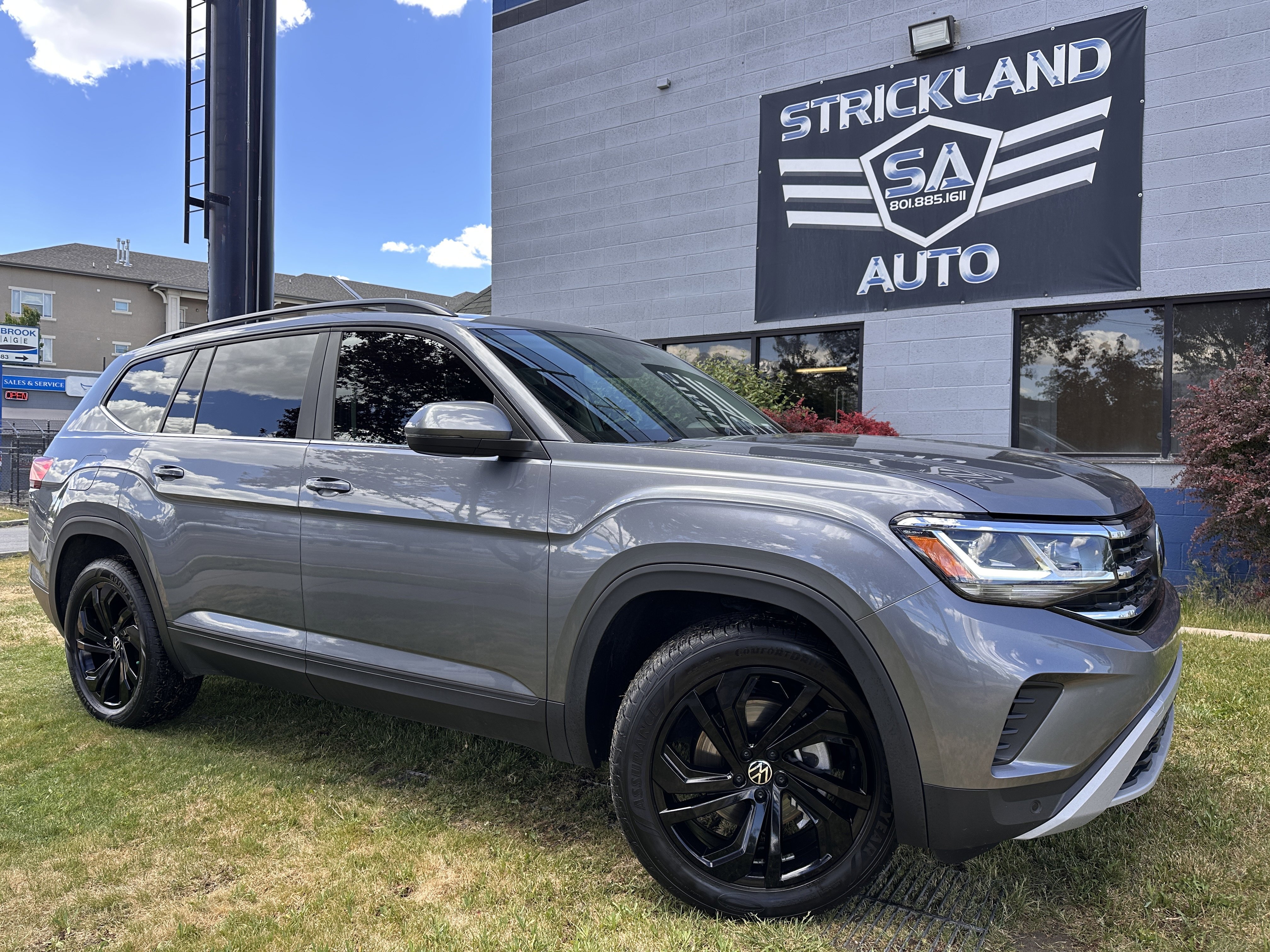 Used 2023 Volkswagen Atlas SE AWD/4WD image 1