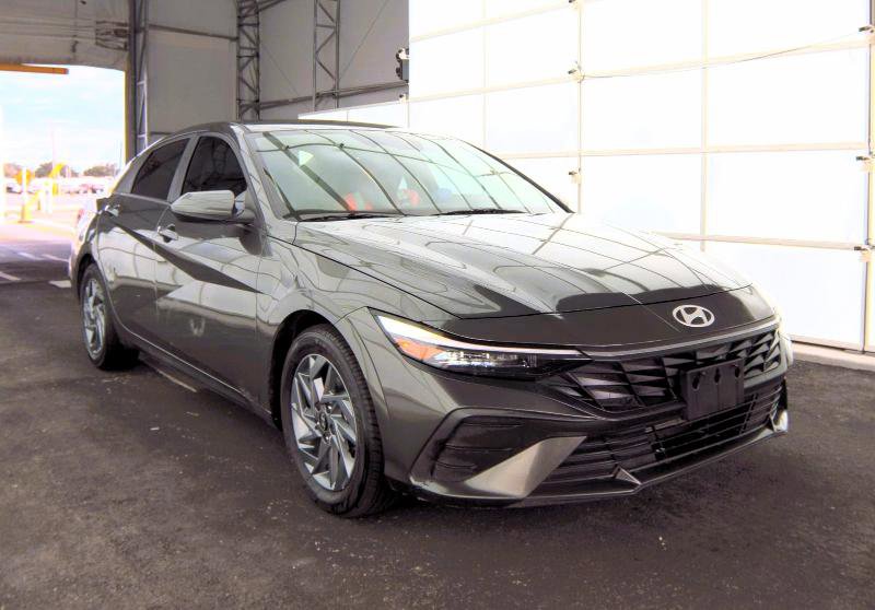 Used 2024 Hyundai Elantra SEL image 3