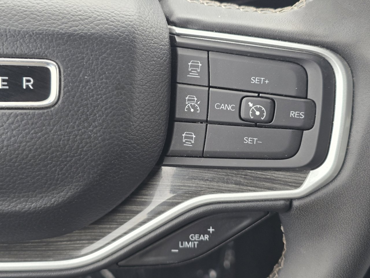 Used 2022 Jeep Wagoneer Series III w/ Flexible Seating Group image 33