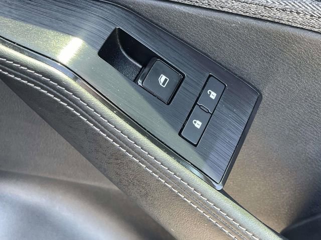 Used 2021 Nissan Rogue S FWD image 13