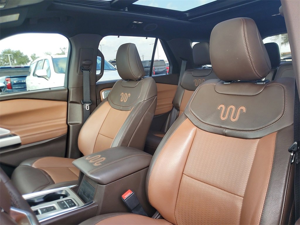 Used 2022 Ford Explorer King Ranch w/ Technology Package image 15