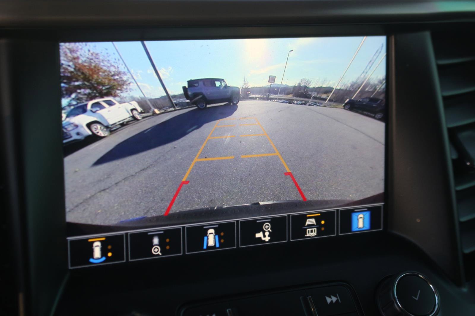 Used 2022 GMC Acadia AT4 w/ Technology Package image 25