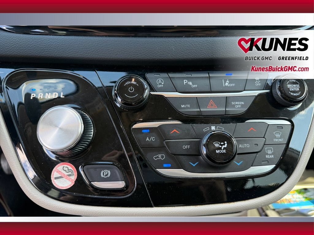 Used 2024 Chrysler Pacifica Touring-L FWD image 28