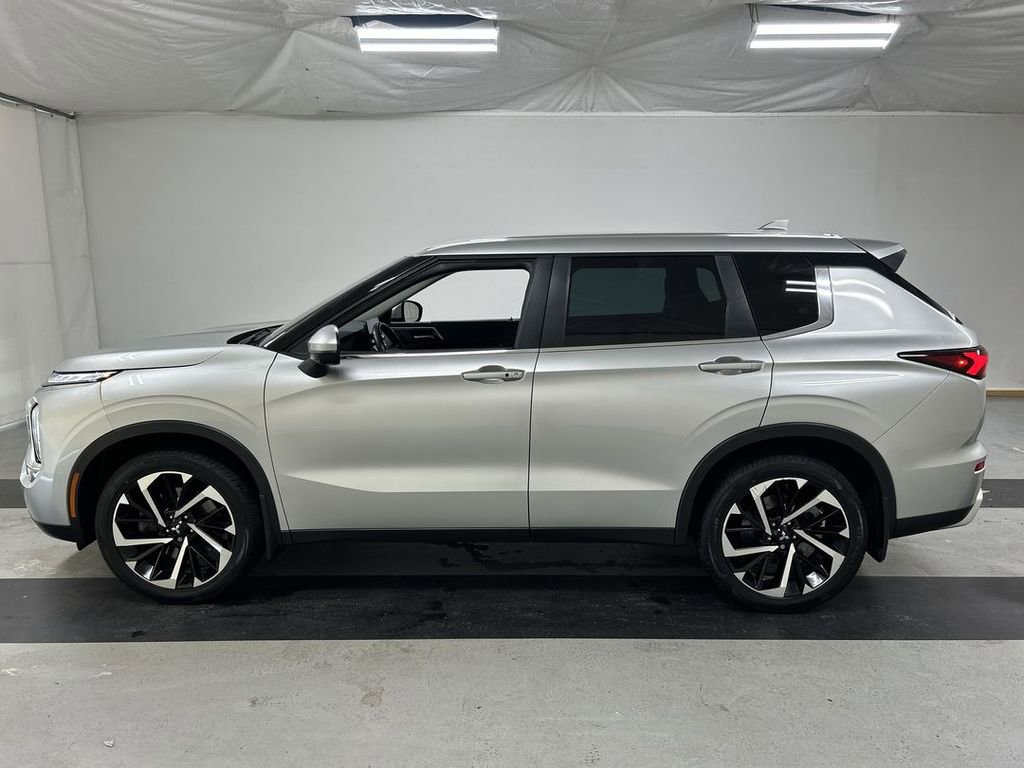 Used 2023 Mitsubishi Outlander SE AWD/4WD image 4