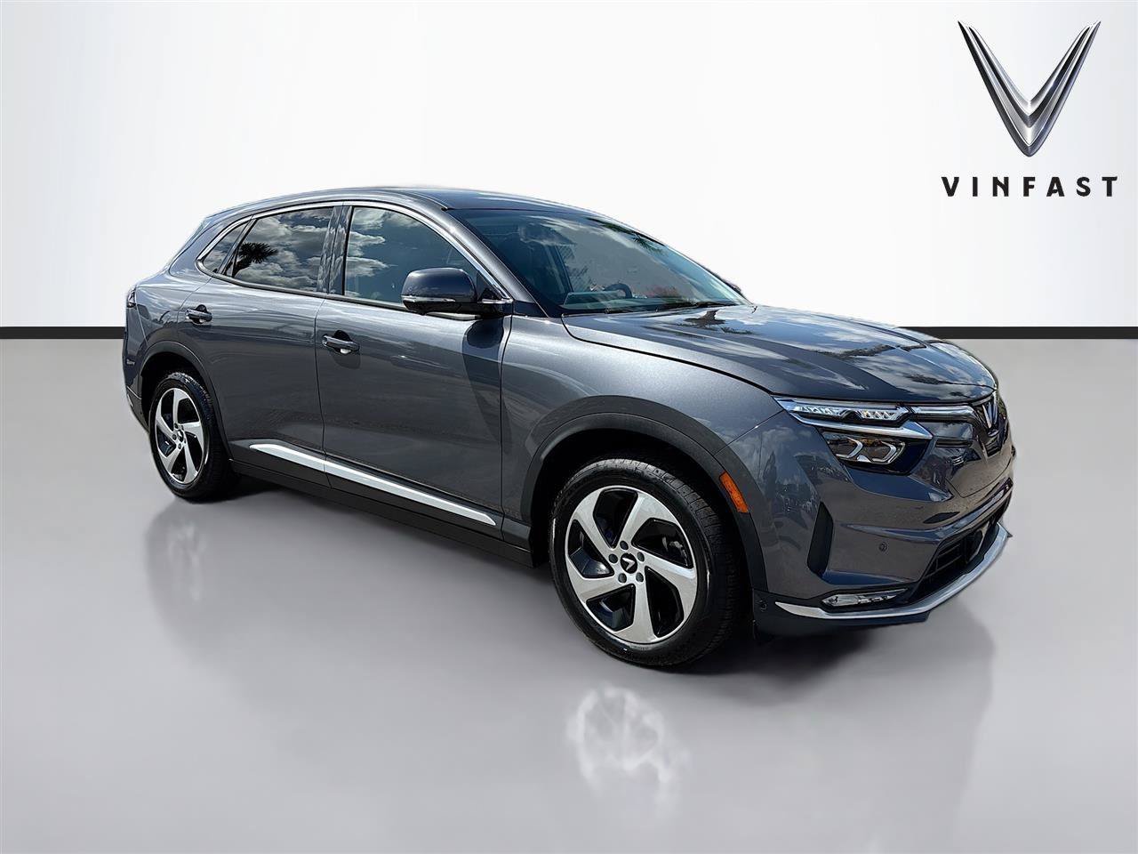 New 2025 VinFast VF 8 Eco