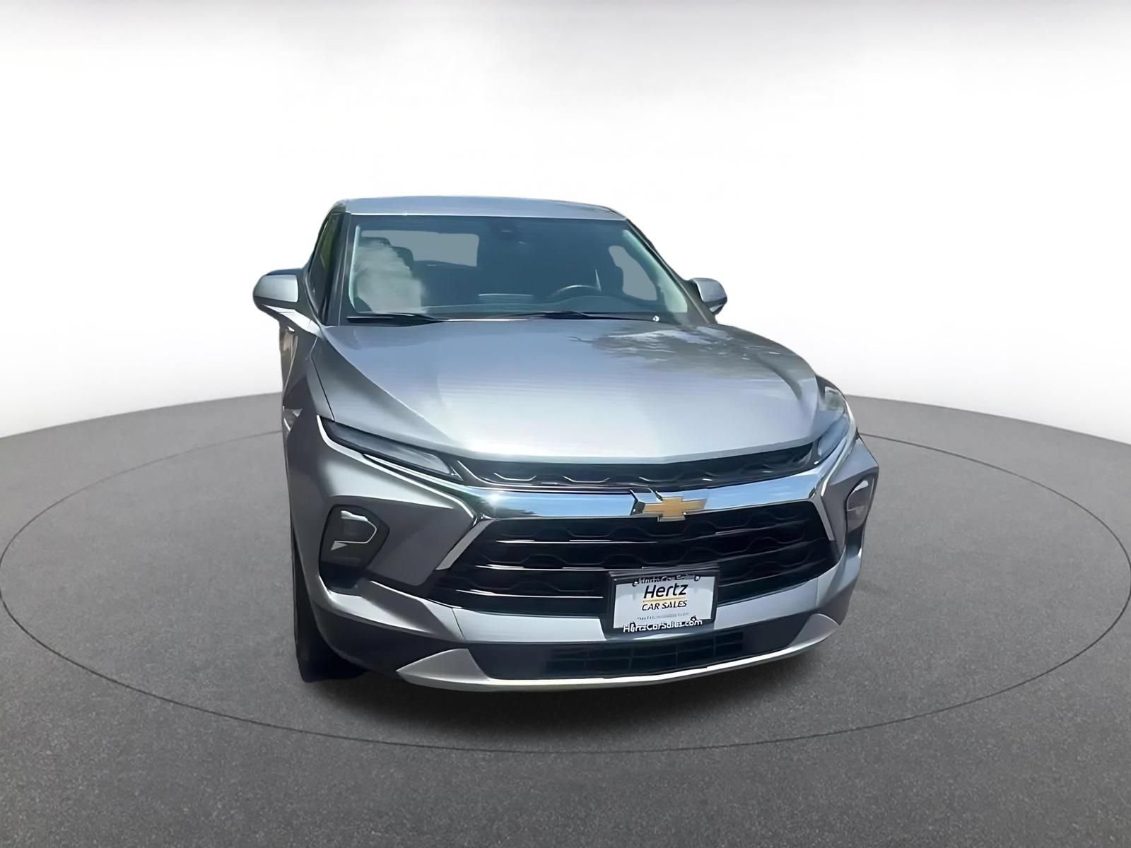 Used 2025 Chevrolet Blazer LT FWD image 3