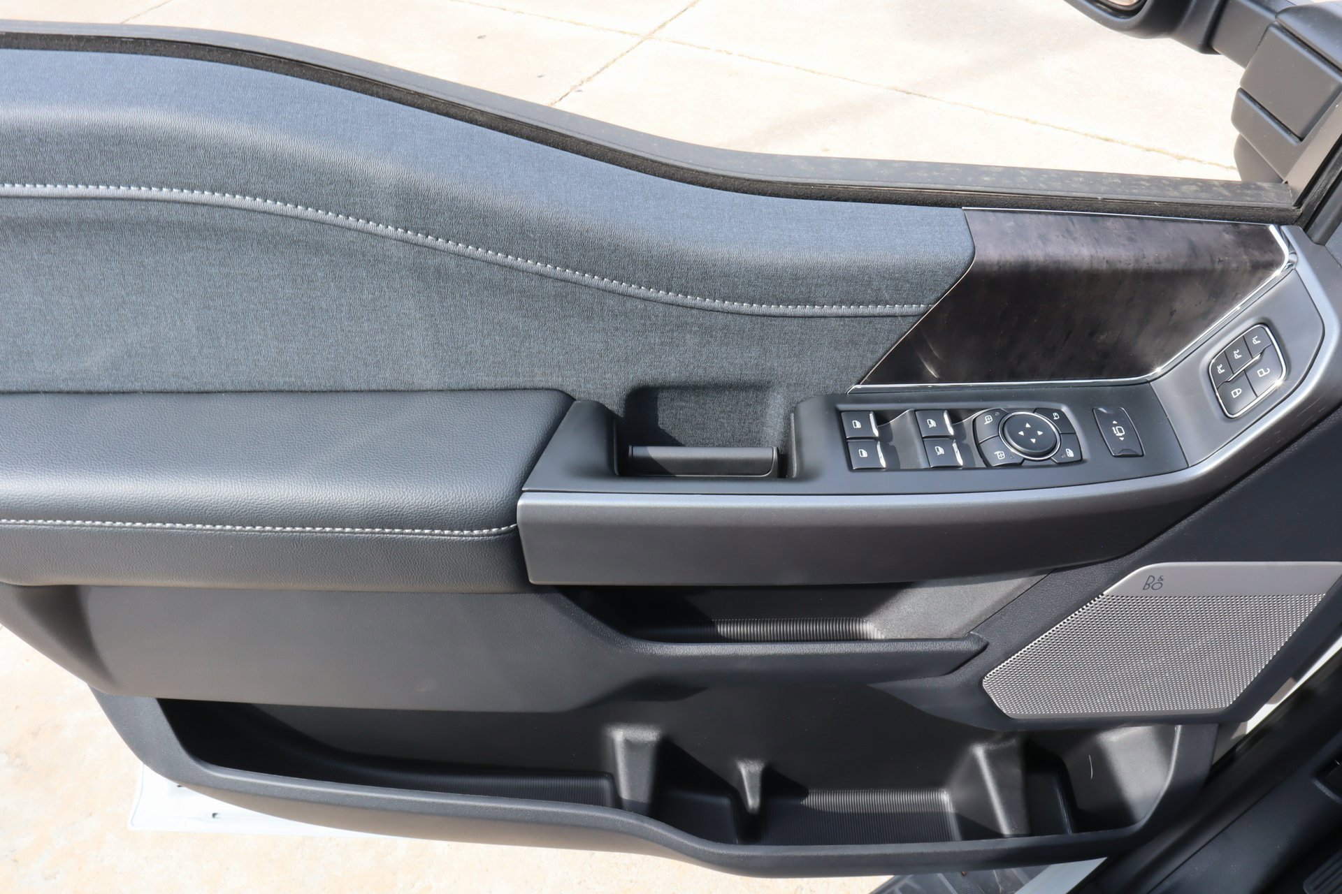 New 2026 Ford F250 Lariat w/ Black Appearance Package image 18