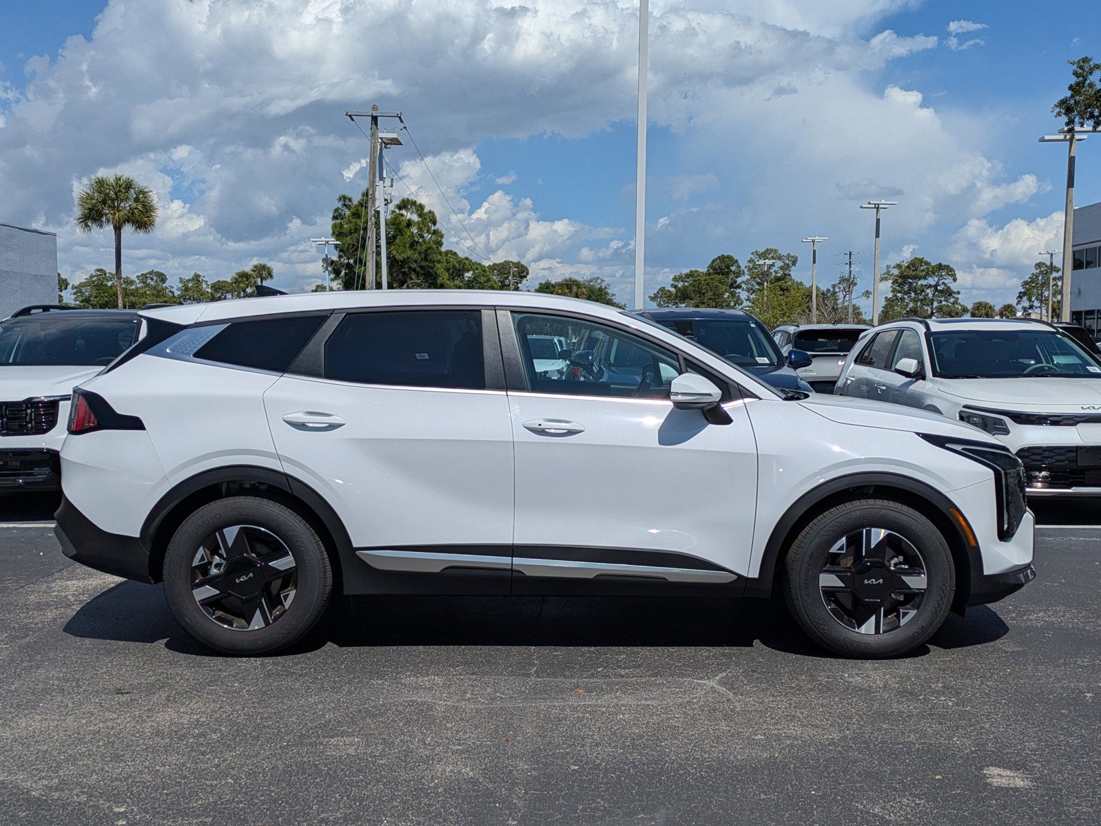 Certified 2026 Kia Sportage LX w/ LX Convenience Package FWD image 3