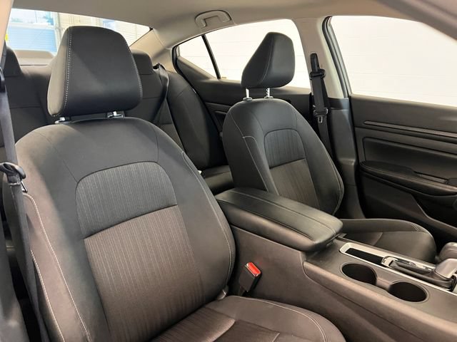 Used 2025 Nissan Altima 2.5 SV FWD image 13