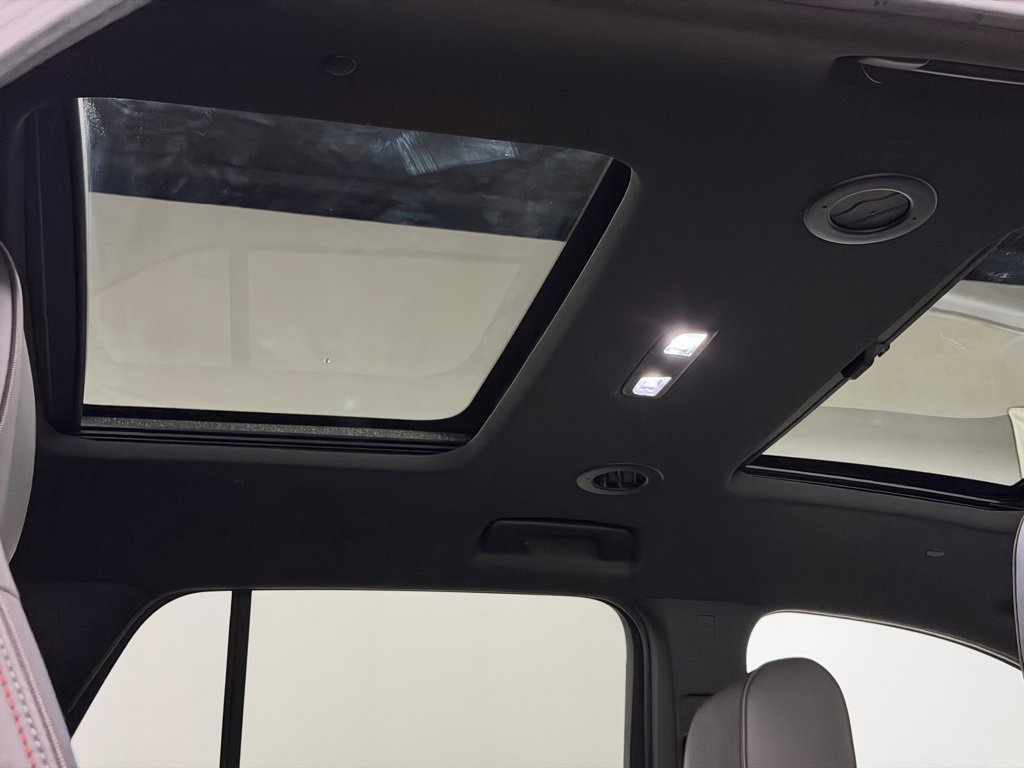 Certified 2023 Chevrolet Traverse RS w/ LPO, Floor Liner Package image 2