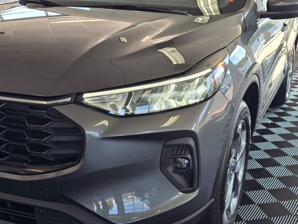 Used 2025 Ford Escape ST-Line Select AWD/4WD image 9