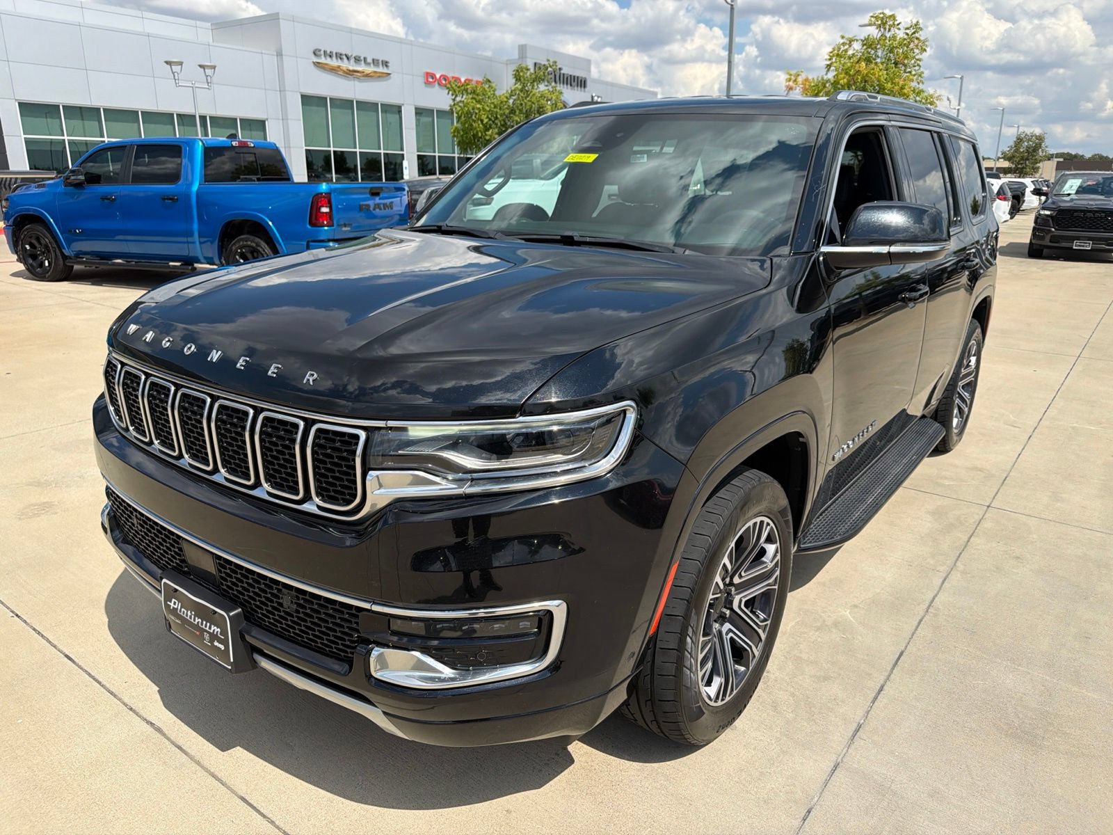 Used 2024 Jeep Wagoneer Series II w/ Flexible Seating Group RWD image 9