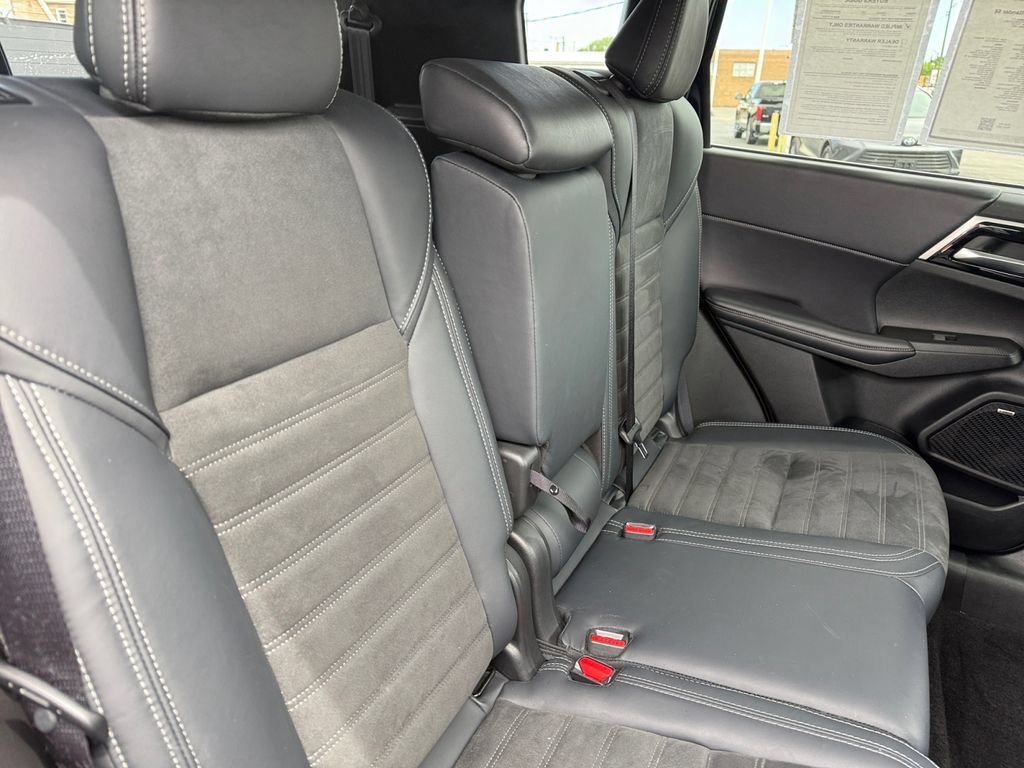 Used 2025 Mitsubishi Outlander SE AWD/4WD image 22