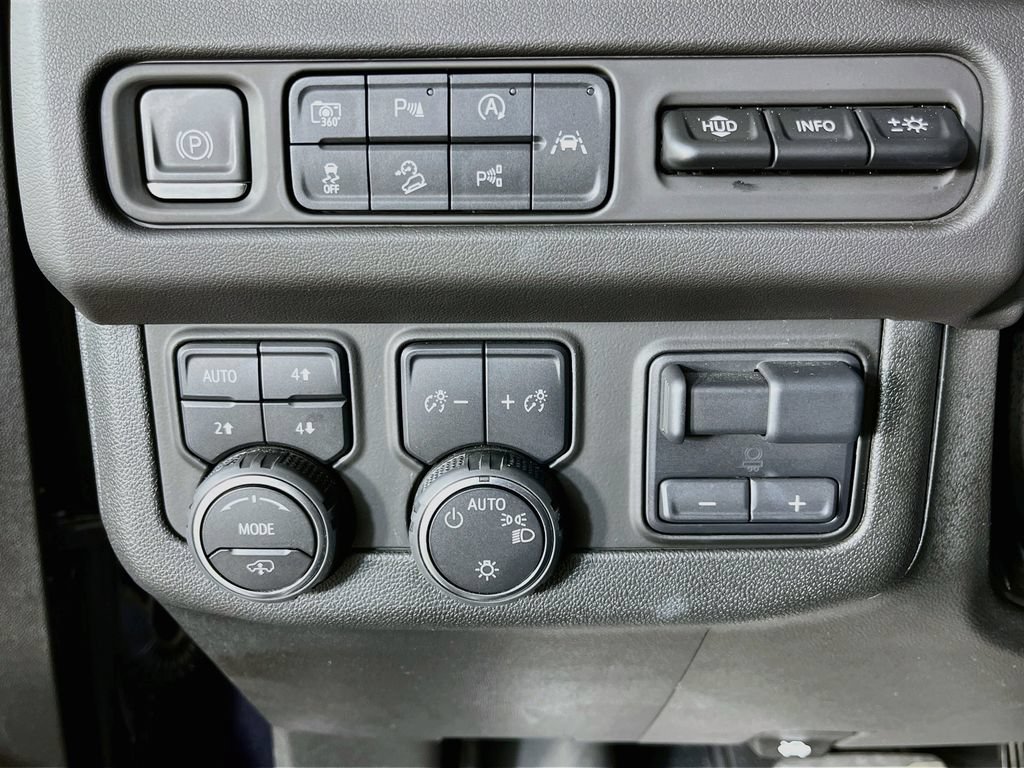 Used 2023 Chevrolet Tahoe High Country w/ Advanced Technology Package AWD/4WD image 13