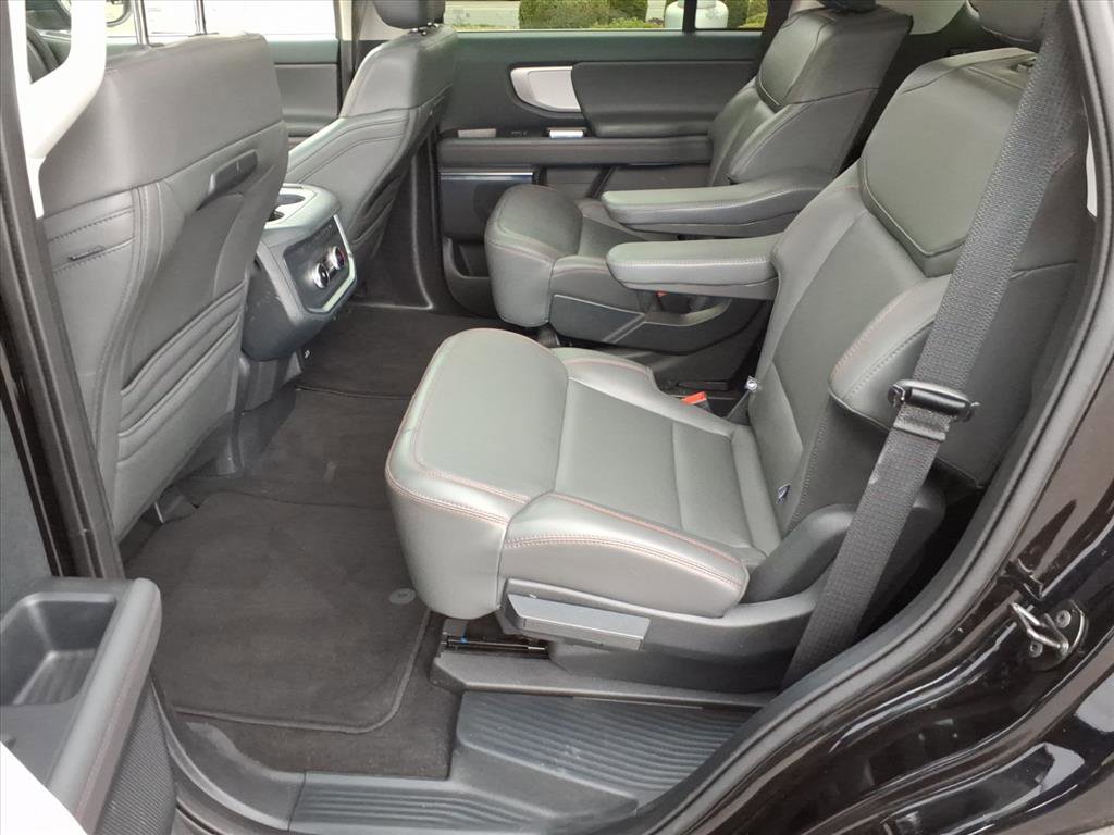 Certified 2025 Ford Expedition Active image 6