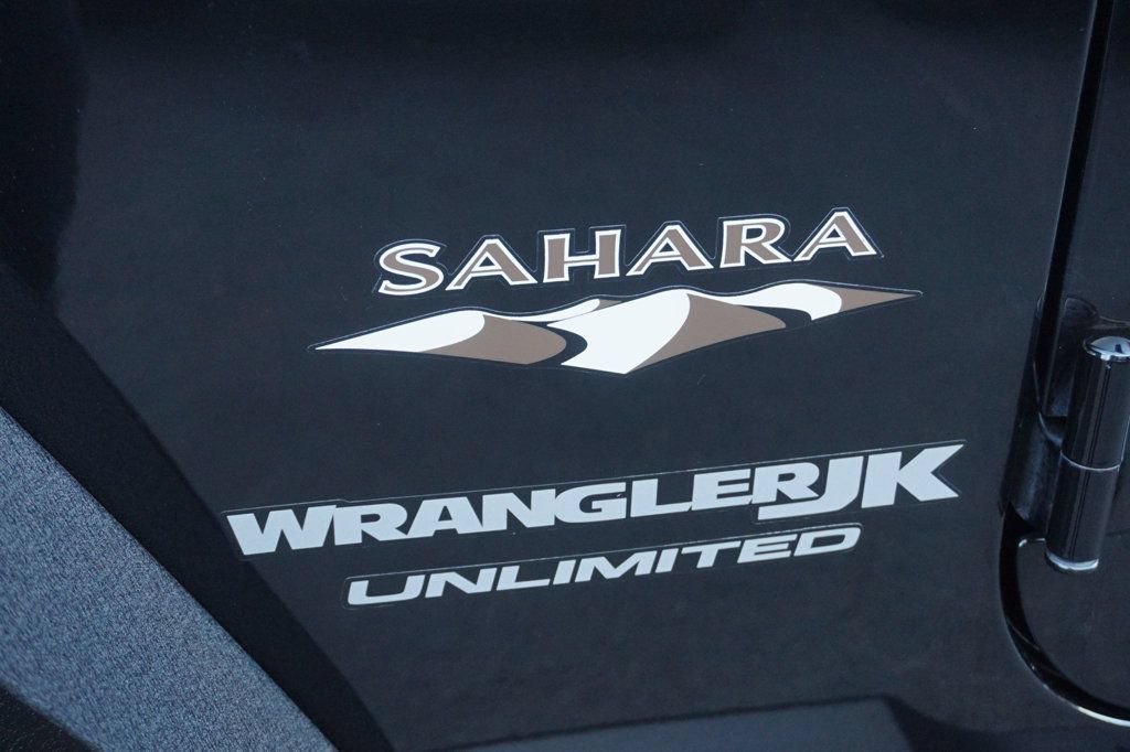 Used 2018 Jeep Wrangler Unlimited Sahara AWD/4WD image 12