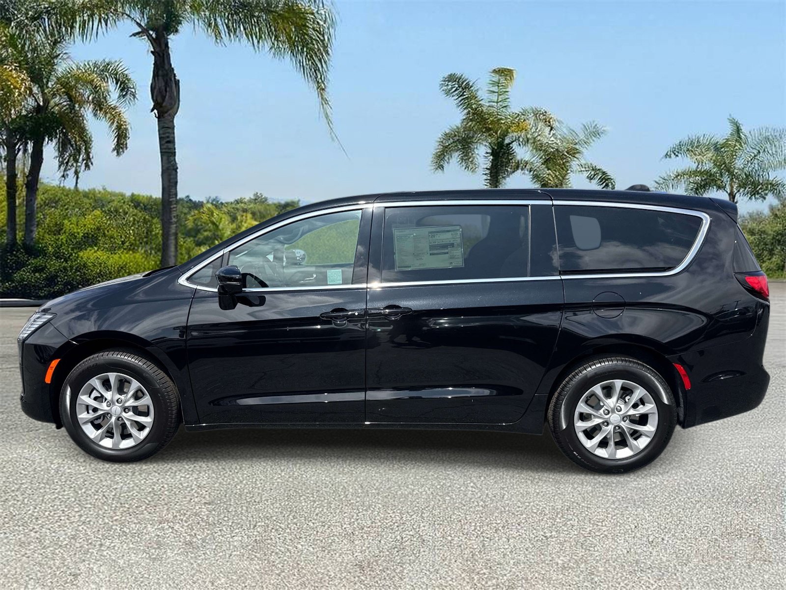 New 2027 Chrysler Pacifica Select w/ Family Tech Group AWD/4WD image 5