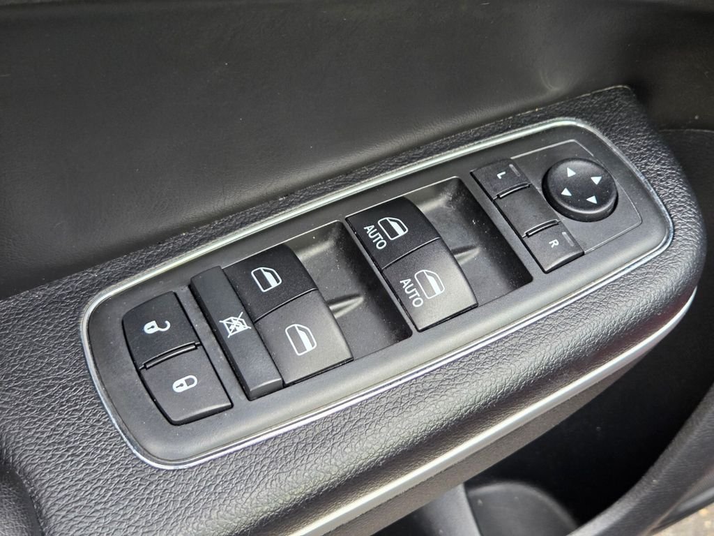 Used 2019 Chrysler 300 Touring w/ Sport Appearance Package RWD image 23