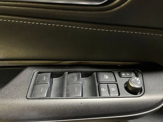 Used 2021 Toyota Venza LE AWD/4WD image 11