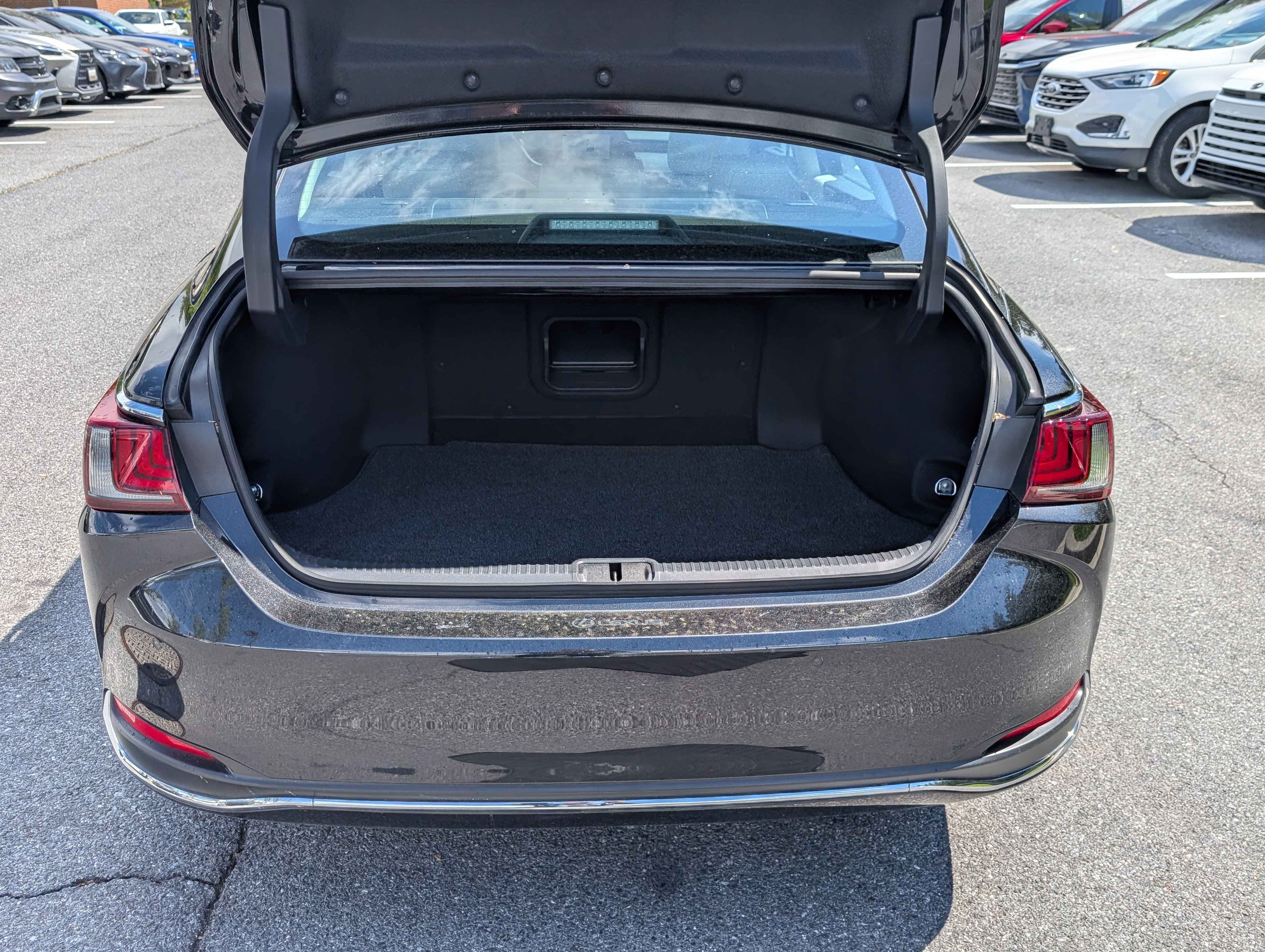 Used 2025 Lexus ES 300h w/ Premium Package image 11