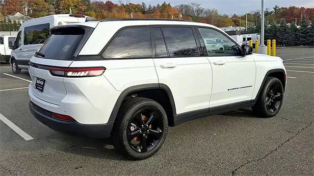 Certified 2022 Jeep Grand Cherokee Altitude image 8