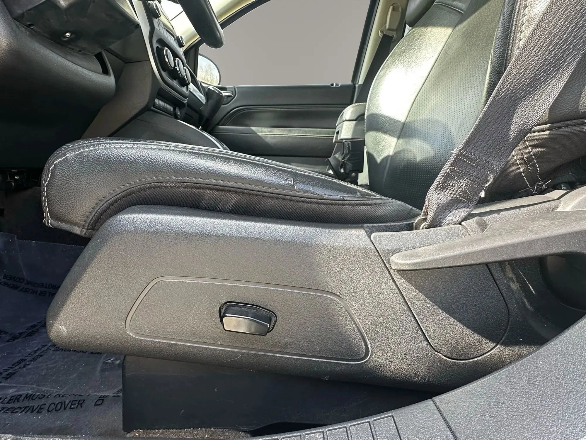Used 2015 Jeep Compass High Altitude FWD image 18
