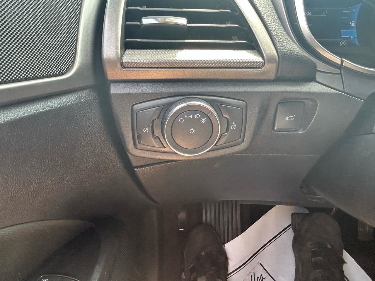 Used 2017 Ford Fusion SE w/ Fusion SE Technology Package FWD image 27
