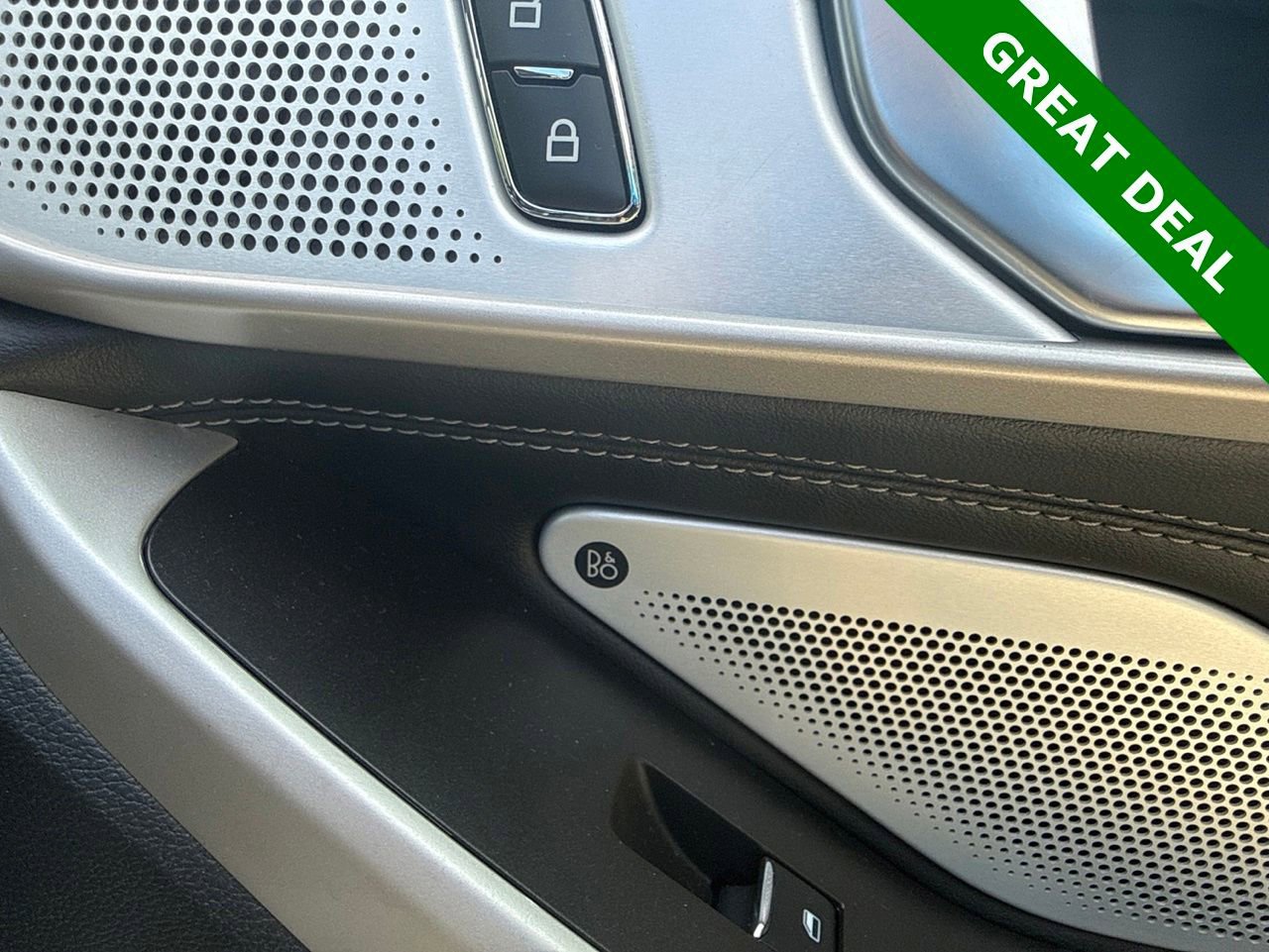 Used 2024 Ford Explorer Limited w/ Limited Technology Package RWD image 11