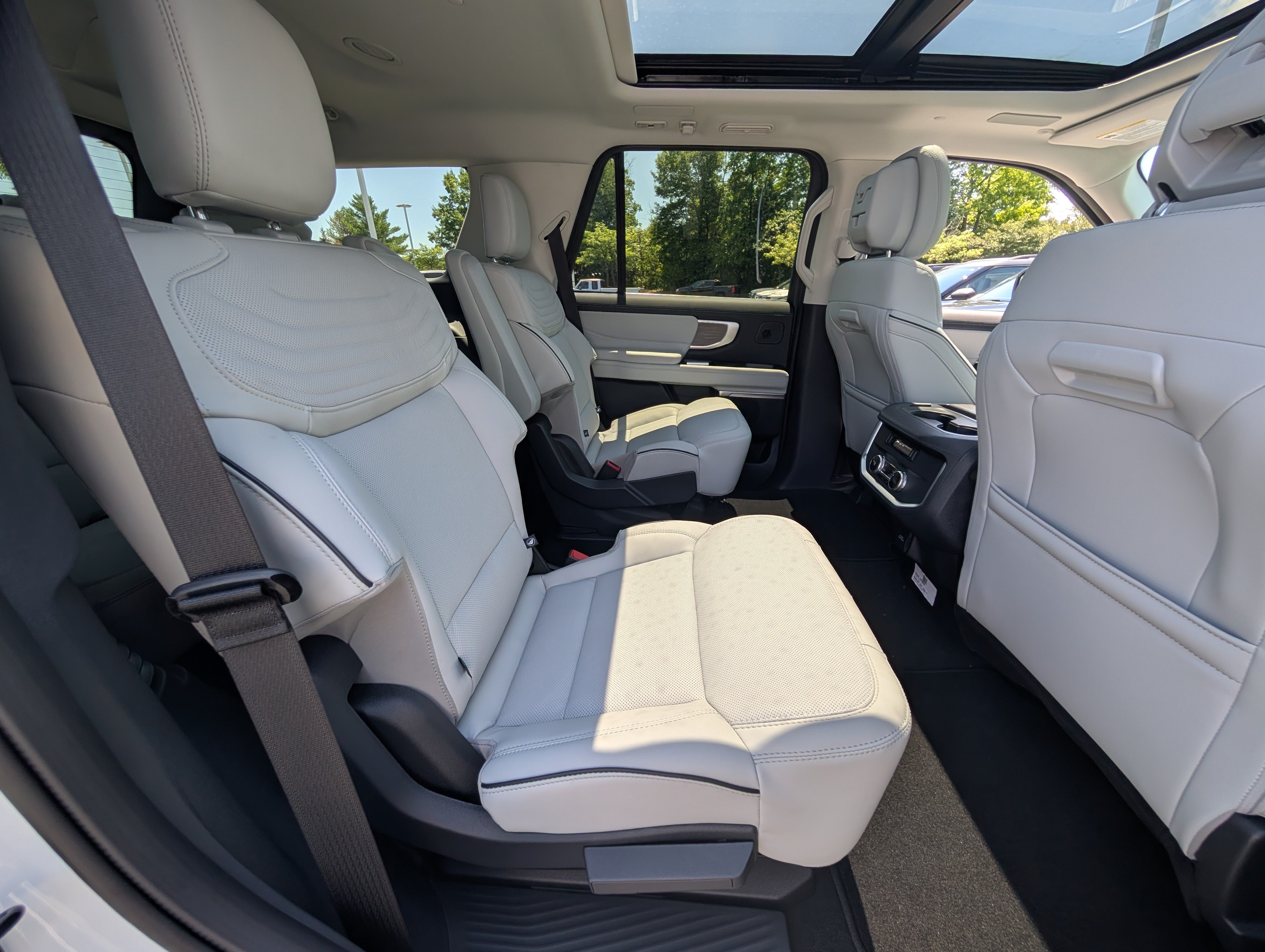New 2026 Ford Expedition Platinum w/ Platinum Ultimate Package AWD/4WD image 7