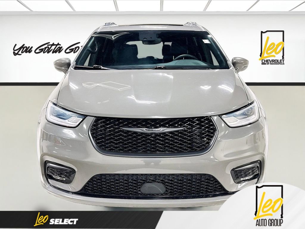 Used 2022 Chrysler Pacifica Touring-L w/ S Appearance Package image 2