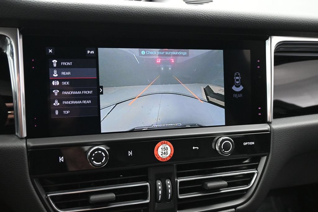 Used 2025 Porsche Macan AWD/4WD image 18