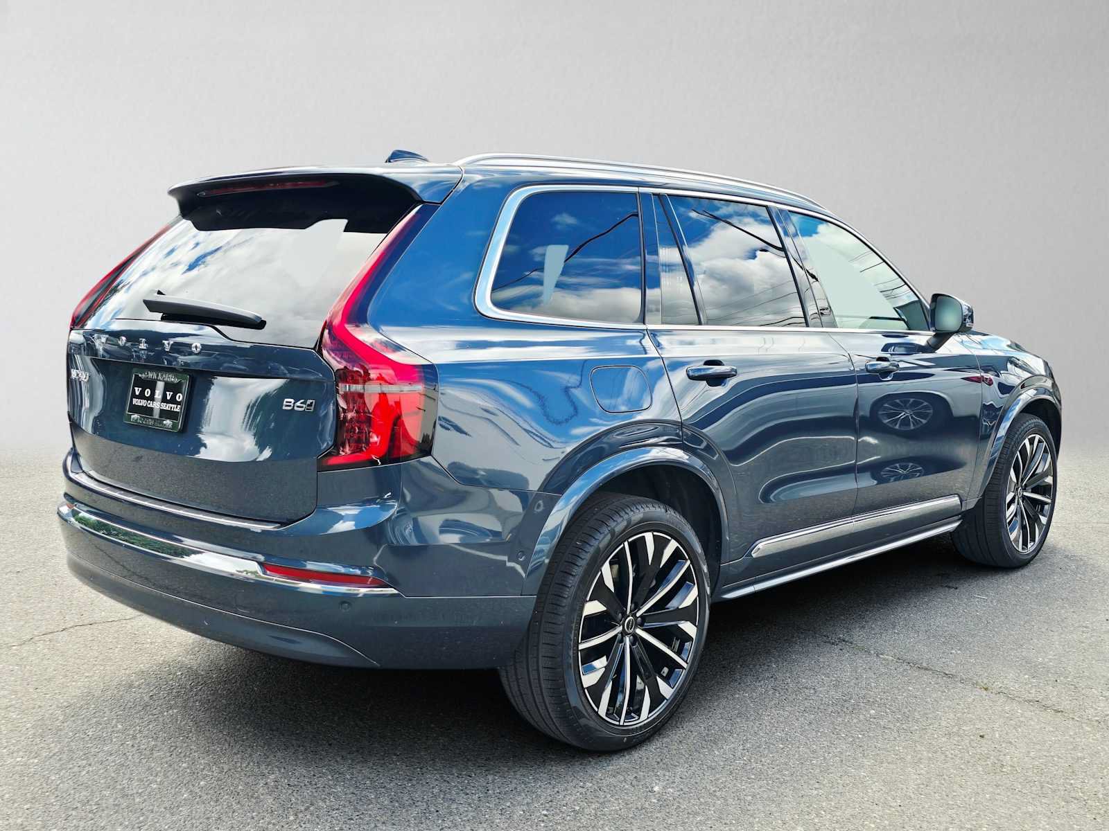 New 2026 Volvo XC90 B6 Plus w/ Protection Package AWD/4WD image 3