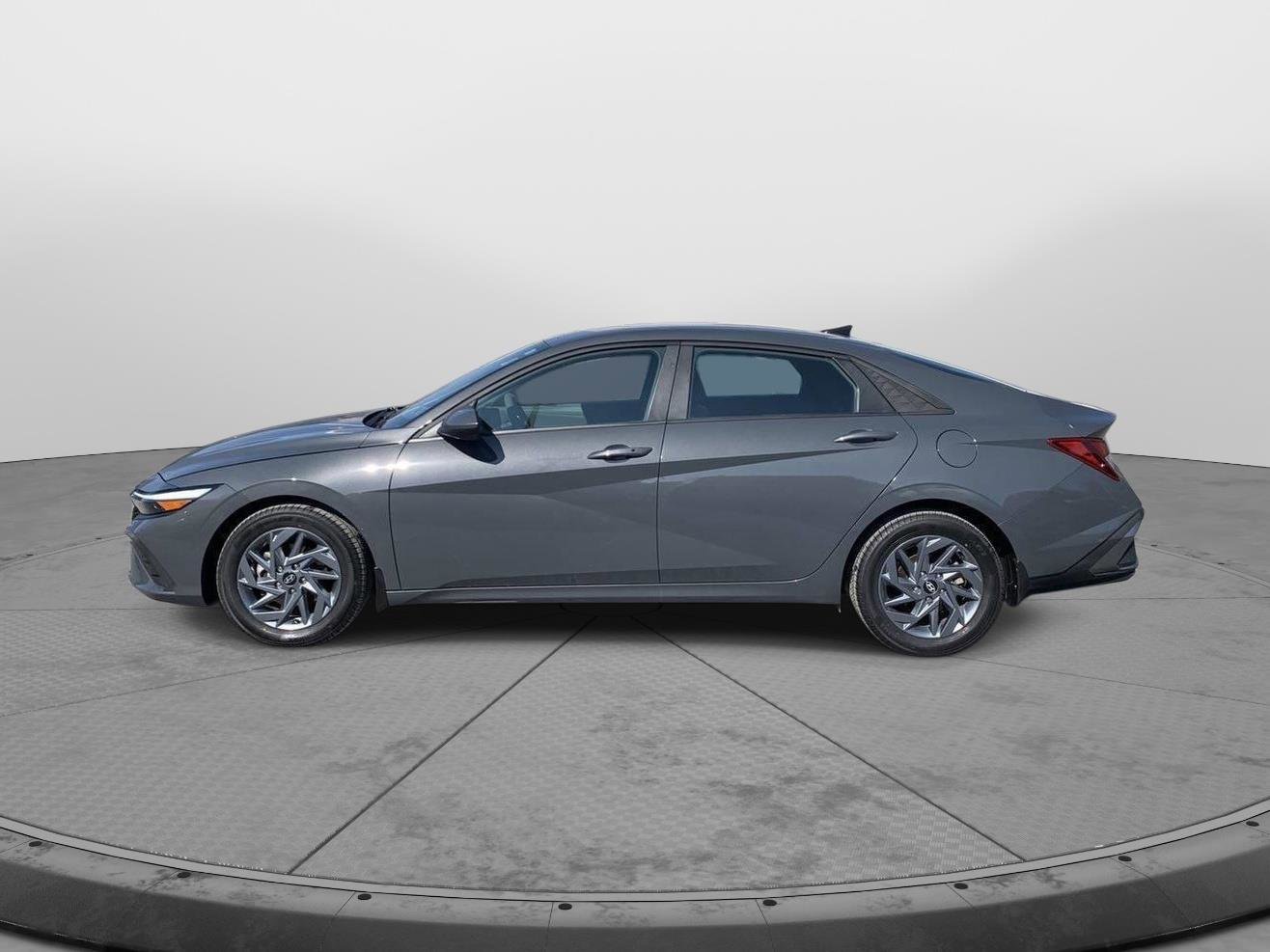 Used 2024 Hyundai Elantra SEL image 6